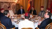El presidente del Gobierno, Pedro Sánchez, durante la cena ofrecida por el rey de Marruecos, Mohamed VI, el pasado 7 de abril en Rabat. — Pool Moncloa/Borja Puig de la Bellacasa